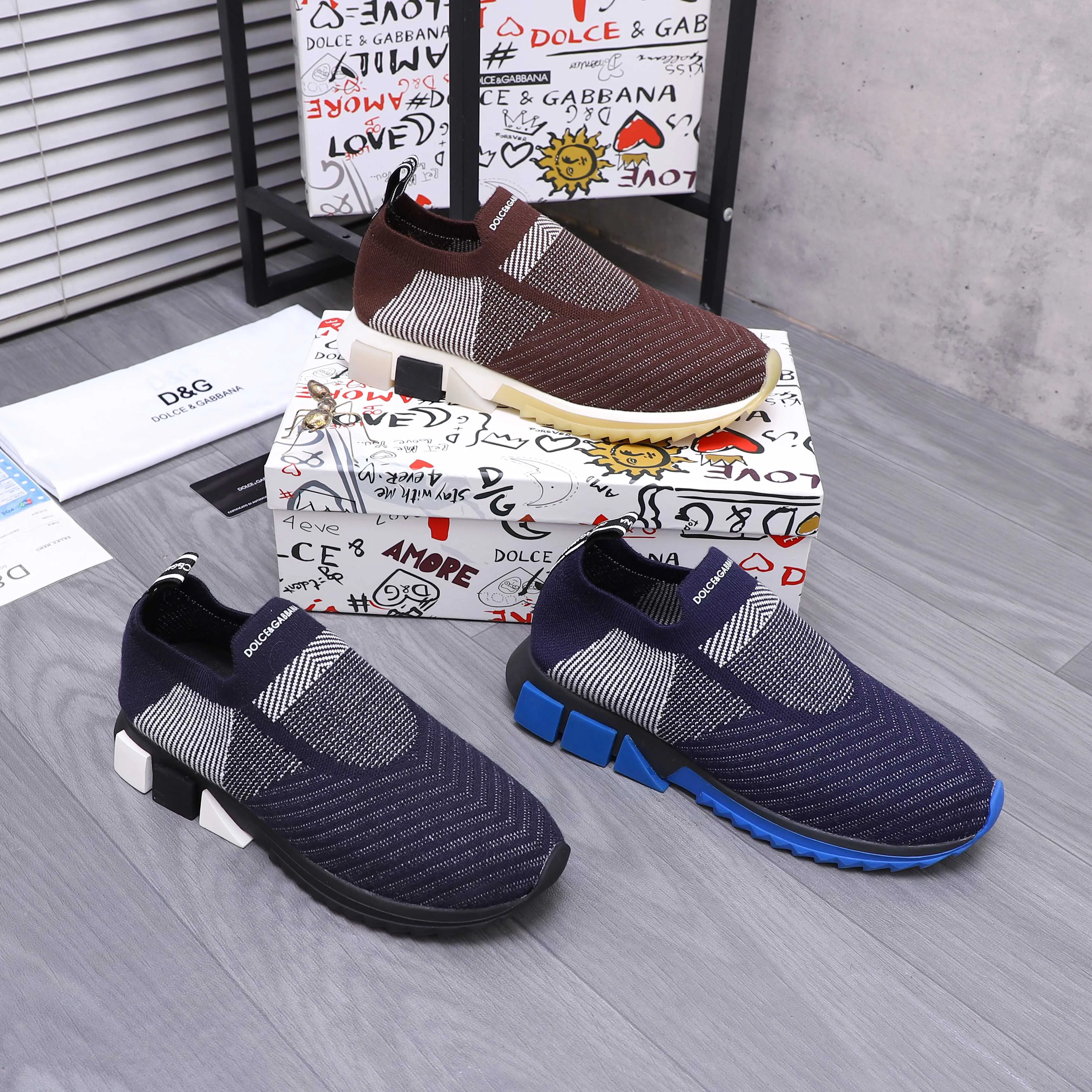 Men's shoes 💰p360 Product trademark: DG (Dolce & Gabbana) casual shoes for couples. Regular size: 36-46 (45.46 is custom-made and non-refundable) Product materials: Selected fly-knit breathable upper, cowhide insole, rubber outsole
